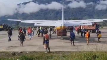 TNI-Polri Pukul Mundur KKB Jeki Murib yang Tembaki Bandara Aminggaru Ilaga