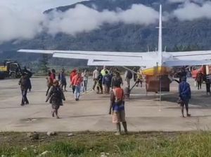 KKB Jeki Murib Baku Tembak dengan TNI-Polri di Area Bandara Aminggaru Ilaga KKB Jeki Murib Baku Tembak dengan TNI-Polri di Area Bandara Aminggaru Ilaga