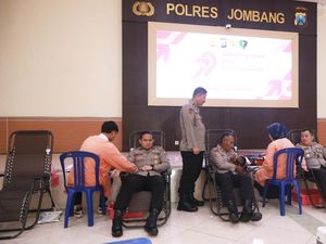 Donor Massal di Polres Jombang Hasilkan 101 Kantong Darah Donor Massal di Polres Jombang Hasilkan 101 Kantong Darah