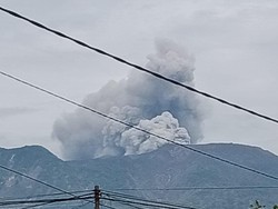 Gunung Marapi Erupsi Sore Ini, Semburkan Abu Vulkanik Setinggi 250 Meter