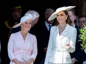 Foto: Gaya Chic Kate Middleton dengan Outfit White on White Label Favoritnya