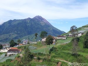 Terungkap! Ini 2 Pendaki Ilegal yang Viral Naik ke Puncak Gunung Merapi Terungkap! Ini 2 Pendaki Ilegal yang Viral Naik ke Puncak Gunung Merapi