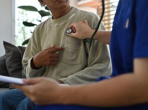 Perang Tutup Jalan Pulang, Lansia Cemas Akut Terjebak di Zona Konflik Israel