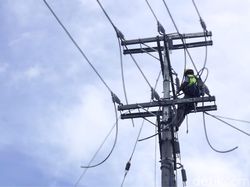 PLN Sebut 540 Penyulang Terdampak Kerusakan Transmisi Bikin Listrik Sumut Padam