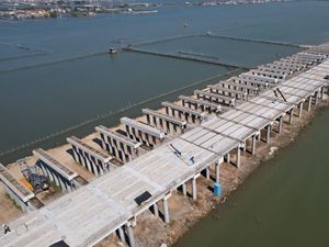 RI Bangun Tol Tersambung Giant Sea Wall RI Bangun Tol Tersambung Giant Sea Wall