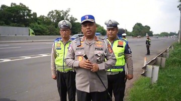 Kakorlantas Tinjau Cikampek hingga Cipularang, Imbau Kendaraan Berat Tertib di Lajur Kiri