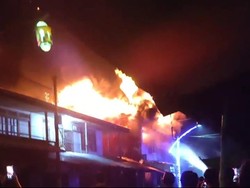 Pasar Sekura Sambas Terbakar, 3 Ruko Ludes dan 6 Bangunan Terdampak