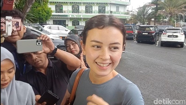Berita Seputar Selebriti Insertlive Terkini : Kimberly Ryder Minta Eks Suami Selesaikan Kasus Dugaan Penggelapan Mobil