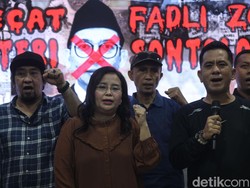 Video: Aktivis 98 Minta Fadli Zon Dipecat dari Jabatan Menteri