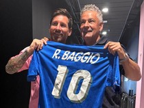 Baggio Ungkap Reaksi Messi saat Dapat Hadiah Jersey