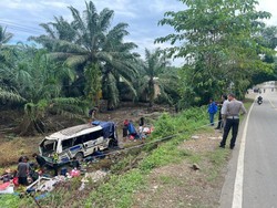 Mikrobus Bawa 11 Penumpang Terjun ke Jurang di Mamuju Tengah, 2 Orang Tewas