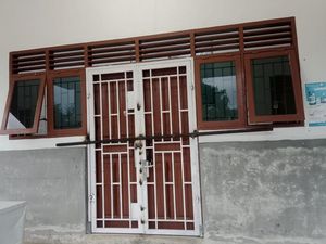 Keluarga Calon Siswa Diduga Las Pintu Kantor Cabdisdik di Toba gegara SPMB Keluarga Calon Siswa Diduga Las Pintu Kantor Cabdisdik di Toba gegara SPMB