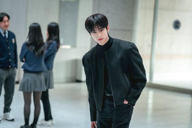 Potret Kim Min Kyu di drama BITCH X RICH 2/ Foto: instagram.com/koktv_official