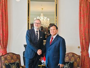 Transit di Praha, Prabowo Terima Kunjungan PM Ceko Petr Fiala di Penginapan Transit di Praha, Prabowo Terima Kunjungan PM Ceko Petr Fiala di Penginapan