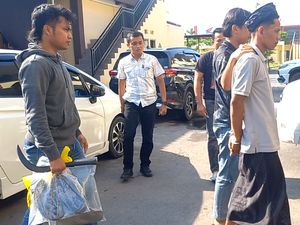 Pria di Sampang Bacok Tetangga Lalu Mau Kabur Saat Akan Ditangkap Pria di Sampang Bacok Tetangga Lalu Mau Kabur Saat Akan Ditangkap