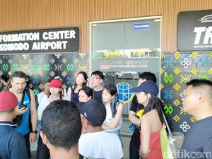 Gunung Lewotobi Erupsi, Turis Asing Pilih Naik Kapal Tinggalkan Labuan Bajo Gunung Lewotobi Erupsi, Turis Asing Pilih Naik Kapal Tinggalkan Labuan Bajo