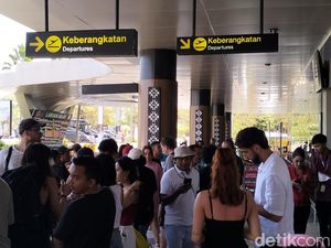 Ramai-ramai WNA Perpanjang Izin Tinggal Imbas Erupsi Lewotobi Ramai-ramai WNA Perpanjang Izin Tinggal Imbas Erupsi Lewotobi
