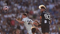 Sergio Ramos, yang sudah berusia 39 tahun, juga masih tampil galak bersama Monterrey. Ia bahkan bisa mencetak gol saat melawan Inter Milan. (Foto: Omar Vega/Getty Images)