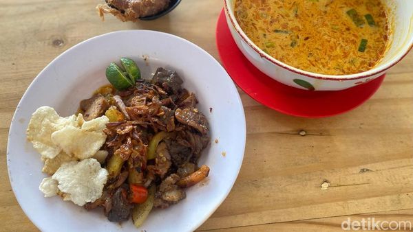 Bang Ebet Racik Soto Oseng Paru dan Tetelan yang Sedap di Gading Serpong