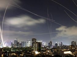 Perang Lawan Israel Makin Membara, WNI di Iran Dievakuasi Pulang ke RI