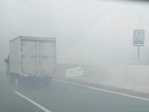 Viral Truk Keluarkan Asap Pekat di Tol Ungaran-Banyumanik, Ini Kata Polisi Viral Truk Keluarkan Asap Pekat di Tol Ungaran-Banyumanik, Ini Kata Polisi