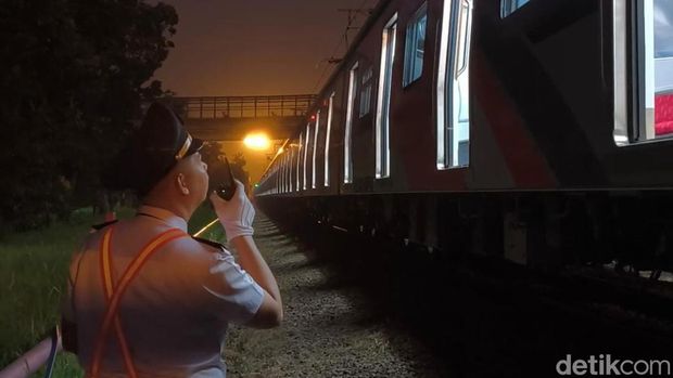 Ainul Yakin menceritakan pengalaman menjadi masinis KRL Jabodetabek selama 10 tahun. Dia bagikan kisah awal mula menjadi masinis hingga hal paling mengesankan. (Kurniawan F/detikcom)