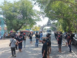 Video: Tolak Aturan ODOL, Sopir Logistik Sekat Jalan Denpasar-Gilimanuk Video: Tolak Aturan ODOL, Sopir Logistik Sekat Jalan Denpasar-Gilimanuk