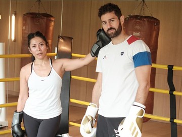 Totalitas! Anggun Latihan Fisik Bareng Juara Dunia Kickboxing untuk Serial Reacher