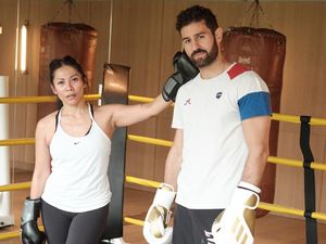 Totalitas! Anggun Latihan Fisik Bareng Juara Dunia Kickboxing untuk Serial Reacher Totalitas! Anggun Latihan Fisik Bareng Juara Dunia Kickboxing untuk Serial Reacher