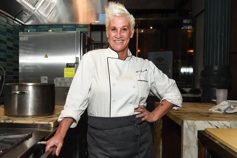 Anne Burrell, Chef Nyentrik yang Meninggal di Usia 55 Tahun