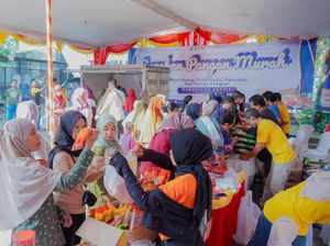 Warga Gresik Serbu Gerakan Pangan Murah di Kebomas Warga Gresik Serbu Gerakan Pangan Murah di Kebomas