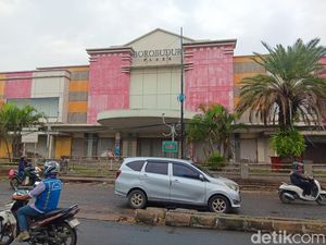 Mal di Bekasi Ini Cuma Buka Setahun Sekali, Selebihnya Mati Suri