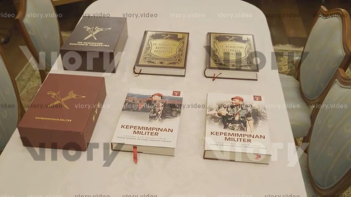 Buku âKepemimpinan Militerâ karya Presiden RI Prabowo Subianto terbit di Rusia. Buku âKepemimpinan Militerâ karya Presiden RI Prabowo Subianto terbit di Rusia. buku kepemimpinan militer