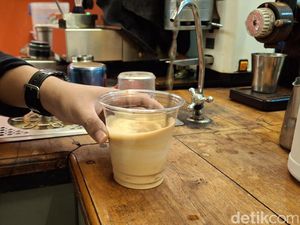 Distribusi Air Terganggu, Kedai Kopi di Palembang Gunakan Gelas Sekali Pakai