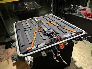 Direndam Air Laut 53 Jam, Ini Hasil Pengujian Baterai Mobil Hybrid Chery!