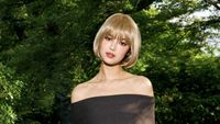 7 Gaya Danielle NewJeans Pakai Wig di Event Pertama Usai Tinggalkan ADOR