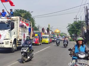 Ratusan Truk Geruduk Surabaya Tolak Kebijakan ODOL