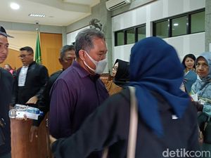 Eks Bupati Lobar Akan Ajukan Para Tokoh Jadi Penjamin agar Tak Ditahan Eks Bupati Lobar Akan Ajukan Para Tokoh Jadi Penjamin agar Tak Ditahan