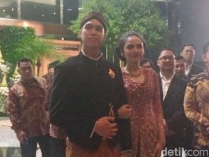 Ketika El Rumi dan Syifa Hadju Sambut Tamu Penting di Unduh Mantu Al Ghazali