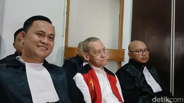 Update Informasi Selebriti InsertLive : 4 Bulan Usai Ditangkap Kasus Narkoba, Fariz RM Akhirnya Jalani Sidang