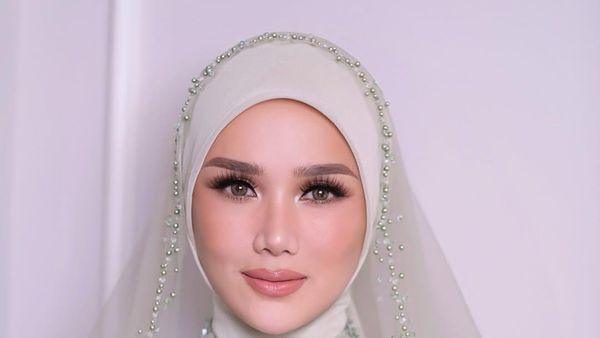 6 Gaya Hijab & Makeup Mulan Jameela di Akad Nikah Al Ghazali yang Curi Atensi