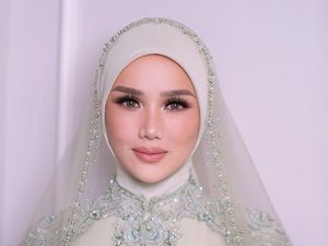 6 Gaya Hijab & Makeup Mulan Jameela di Akad Nikah Al Ghazali yang Curi Atensi 6 Gaya Hijab & Makeup Mulan Jameela di Akad Nikah Al Ghazali yang Curi Atensi