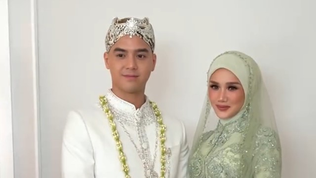 Kabar Terkini Artis dari InsertLive : Tak Ada Maia Estianty, Ekspresi Bahagia Mulan Jameela di Ngunduh Mantu Al Ghazai Disorot