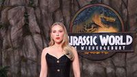 Foto: Gaya Dinosaurcore Scarlett Johansson di Premier Jurassic World Rebirth