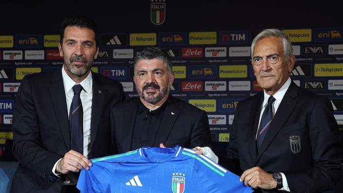 ROME, ITALY - JUNE 19: President FIGC Gabriele Gravina, new head coach Italy Gennaro Gattuso and head of Italy delegation Gianluigi Buffon pose for a photo after to the press conference at Hotel Parco dei Principi on June 19, 2025 in Rome, Italy. (Photo by Claudio Villa - FIGC/FIGC via Getty Images)
