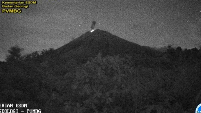 Gunung Semeru erupsi (Antara) Gunung Semeru erupsi (Antara)