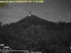 Gunung Semeru Erupsi, Tinggi Letusan Abu 1,2 Km Gunung Semeru Erupsi, Tinggi Letusan Abu 1,2 Km