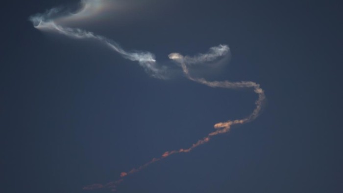 Smoke rises following an Israeli attack in Tehran, Iran, June 18, 2025. Majid Asgaripour/WANA (West Asia News Agency) via REUTERS ATTENTION EDITORS - THIS PICTURE WAS PROVIDED BY A THIRD PARTY TPX IMAGES OF THE DAY Israel