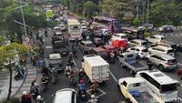 Jalan Frontage Ahmad Yani Macet Parah Imbas Demo ODOL di Surabaya