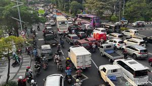 Jalan Frontage Ahmad Yani Macet Parah Imbas Demo ODOL di Surabaya